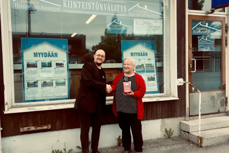 Avajaispäivän arvontavoiton luovutus